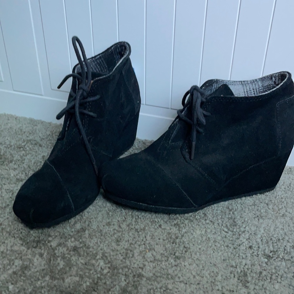 Toms black suede wedge heel booties size 7